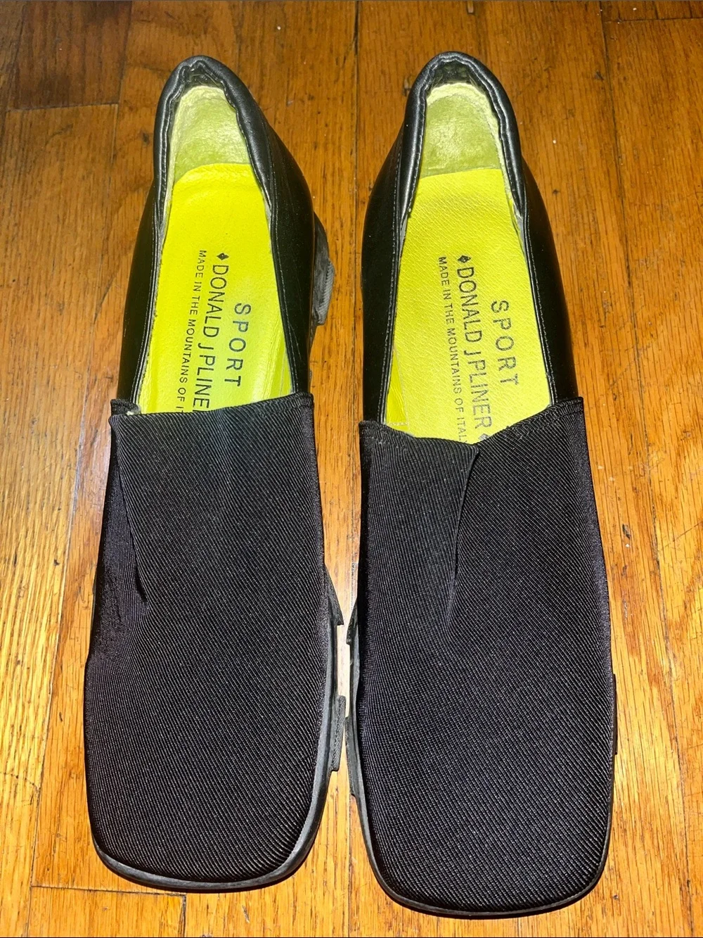 Donald J. Pliner Sport Black Slip-On Loafers Flats with Lime Green Insole Size 8